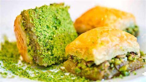 Rüyada Baklava Yemek