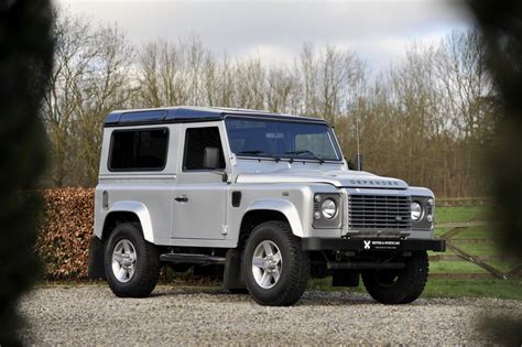 Land Rover Defender 90